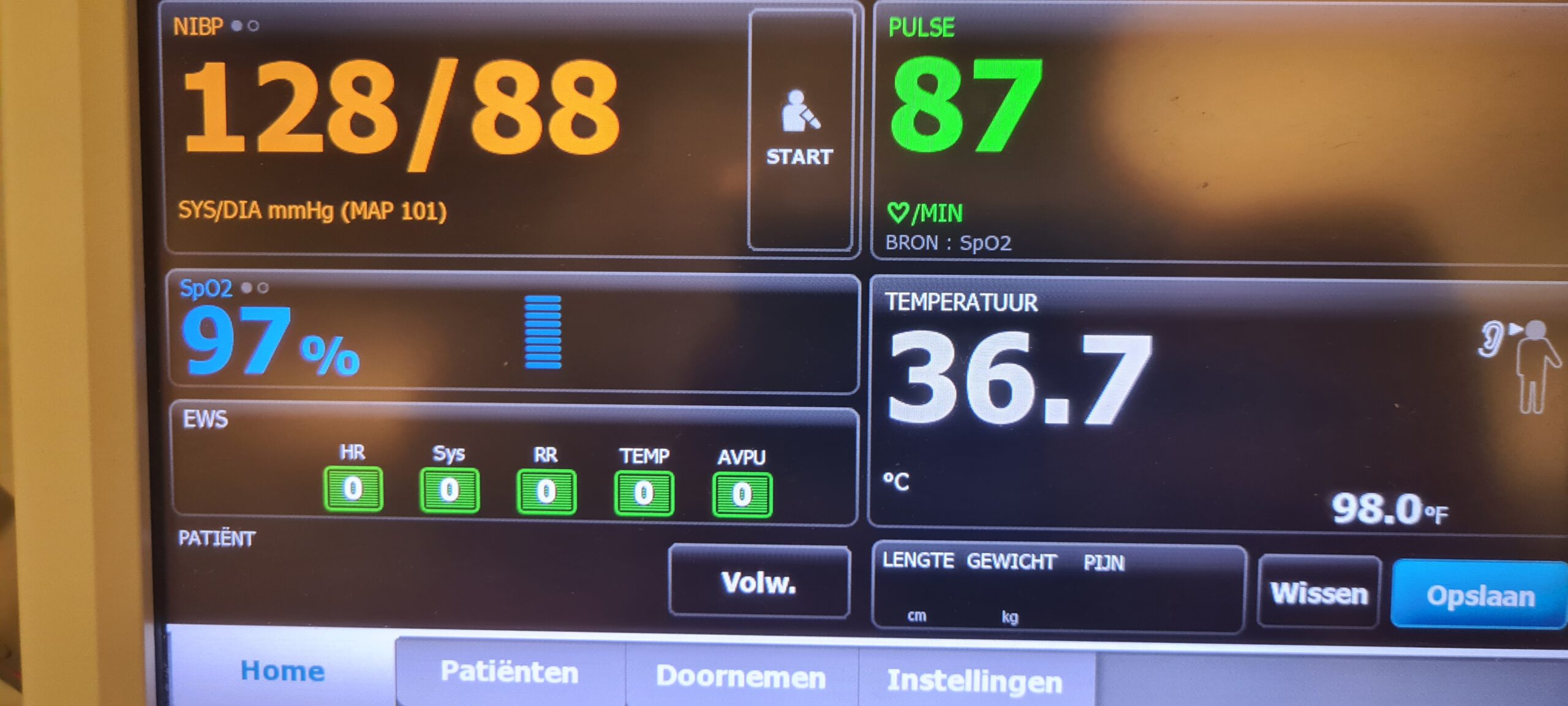 Thuiszorg vs ziekenhuis: waarom de paal ons soms mist
